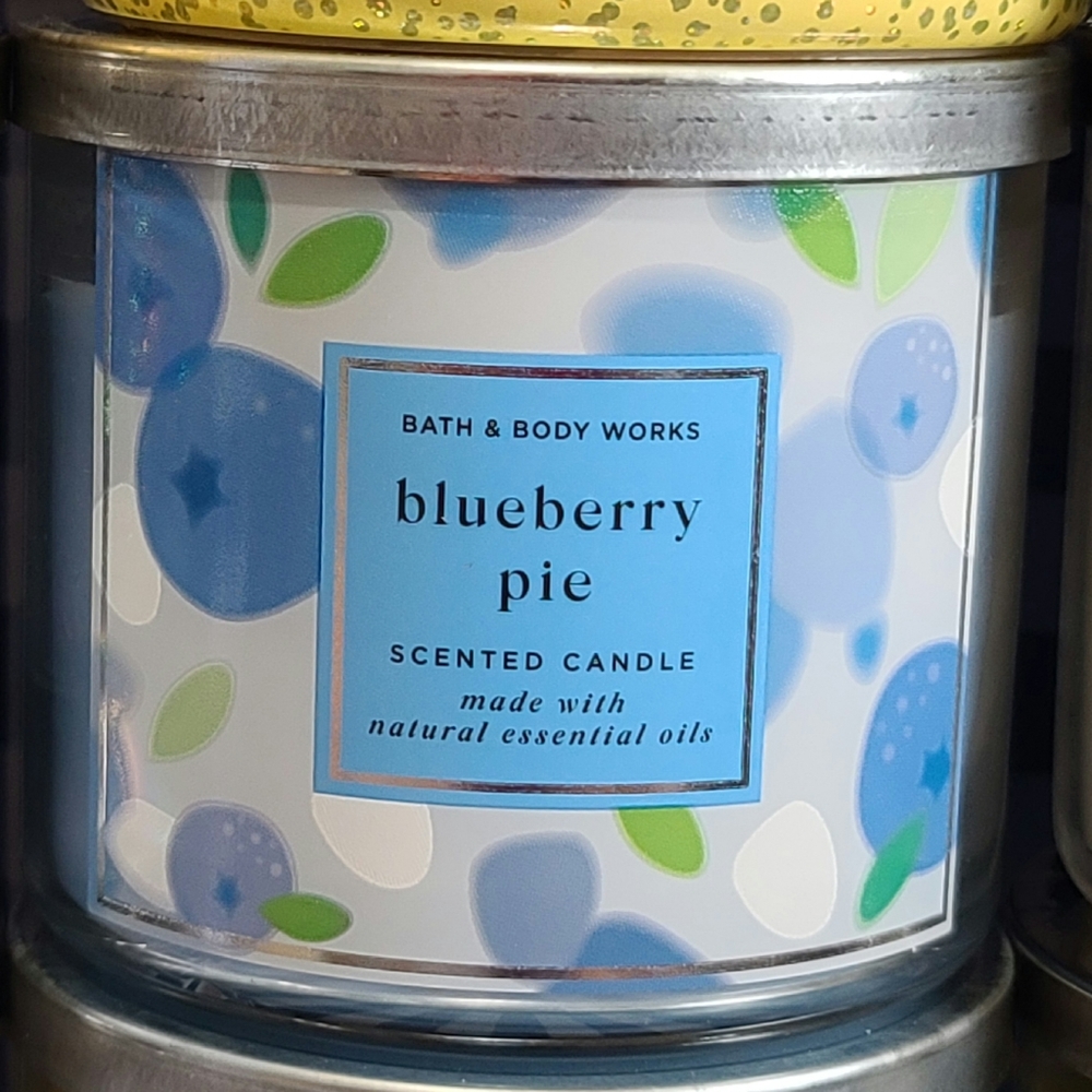 Blueberry Pie bath and body works candle